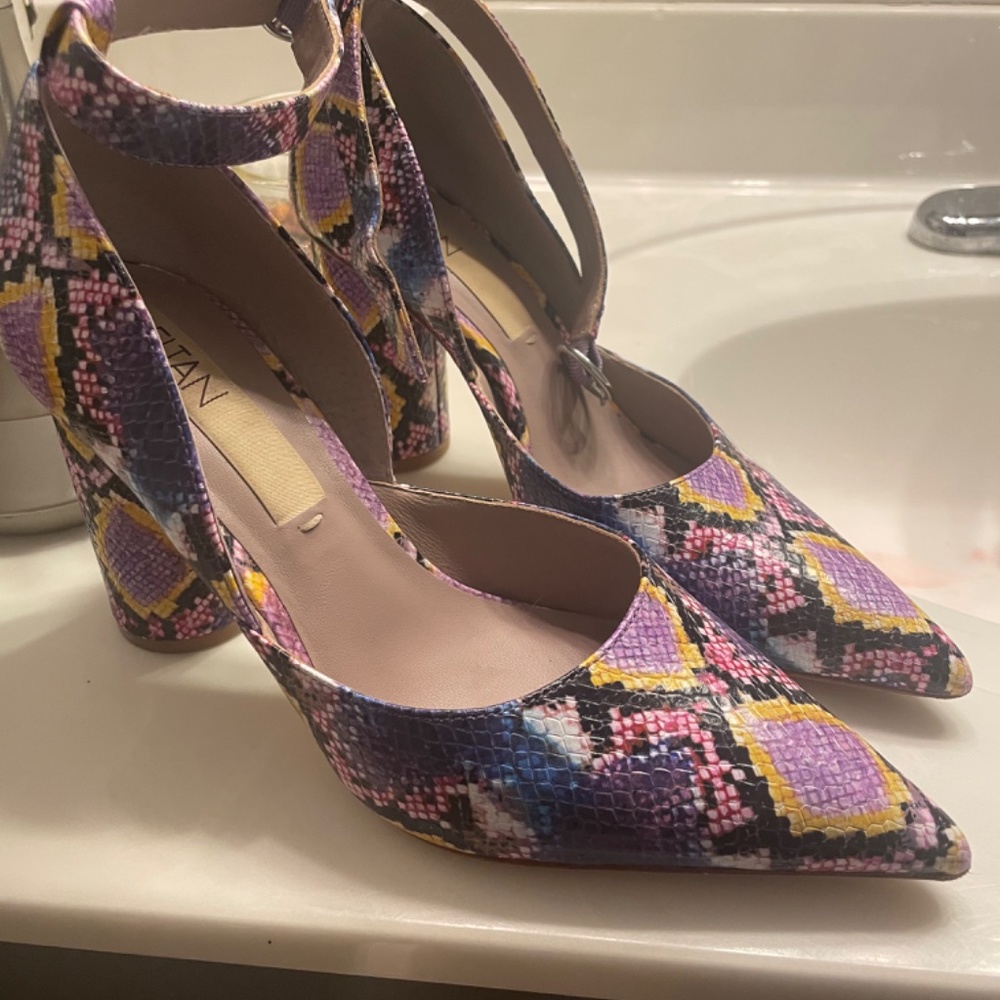 Shoes - Picture 2 of 6